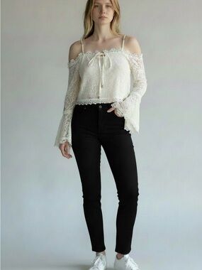 Off-Shoulder Lace Crop Top in Cream